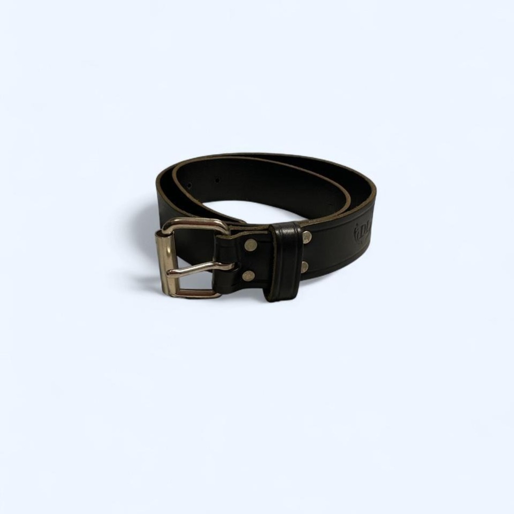 Black‎ leather belt with silver buckle 35"
